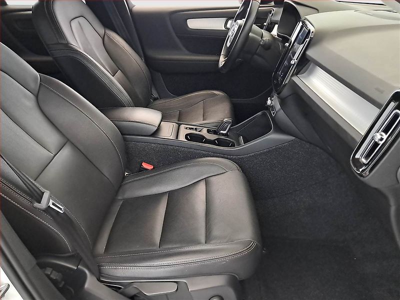Volvo XC40 (2019) D3 AWD, 4X4, Automat, Kůže - fotka 9 z 23
