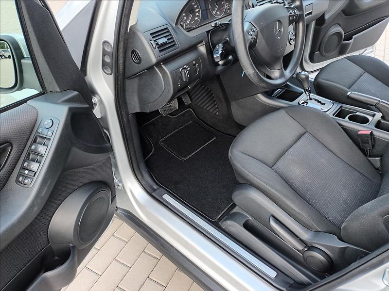 Mercedes-Benz Třídy A 1,5 160i,70kw,KLIMA,AUTOMAT - fotka 15 z 37