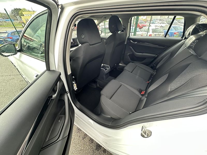 Škoda Octavia ESSENCE + dovýbava *141 - fotka 7 z 13
