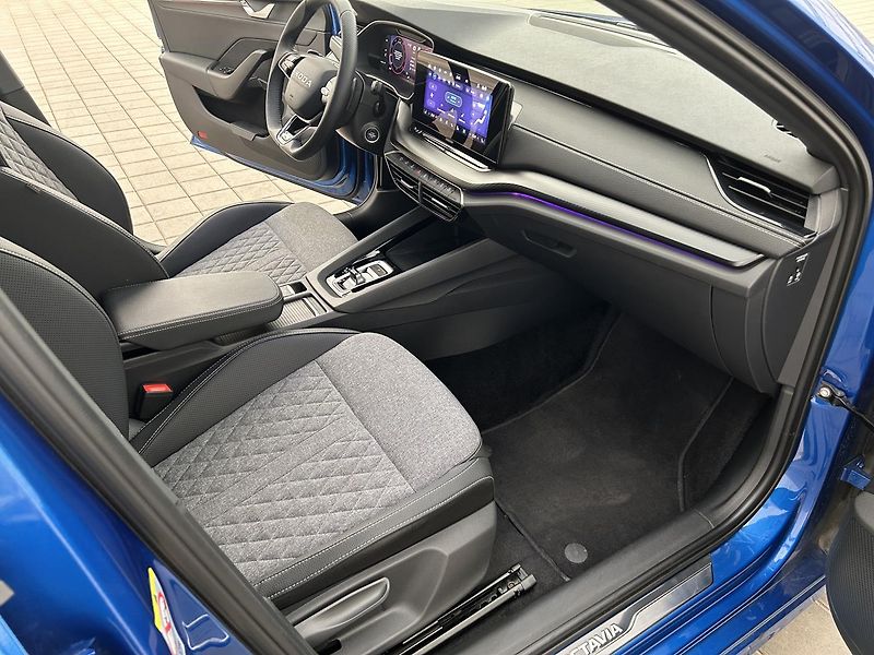 Škoda Octavia 2.0 TDI SportLine - fotka 23 z 29