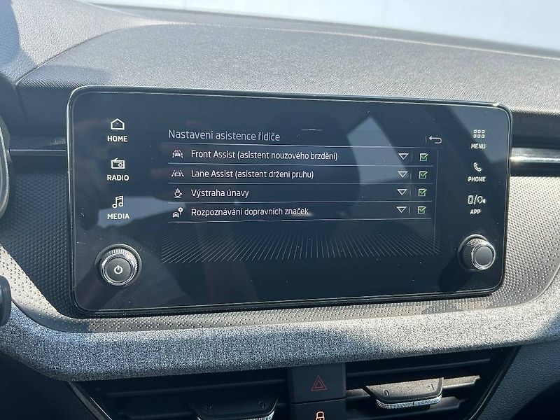 Škoda Kamiq Selection 6MP 1,0TSI - fotka 15 z 23
