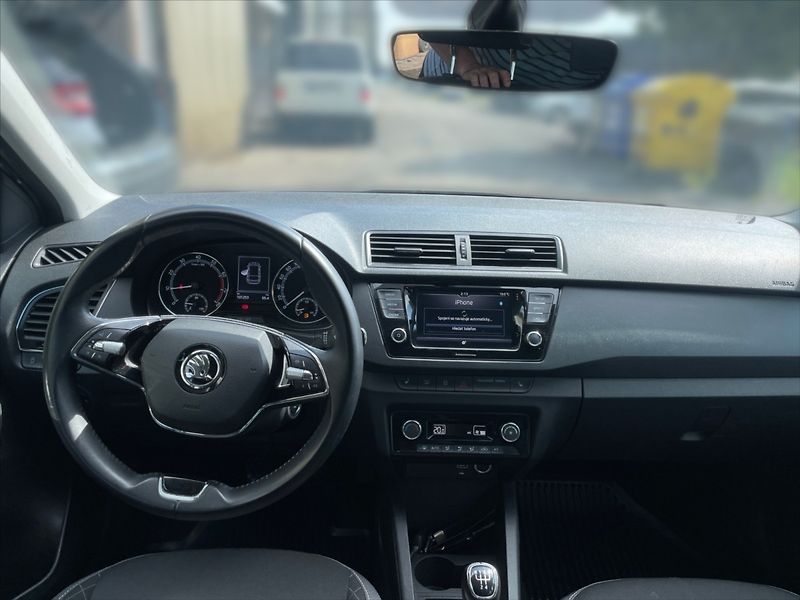 Škoda Fabia 1,0 TSI 70 Ambition - fotka 9 z 11