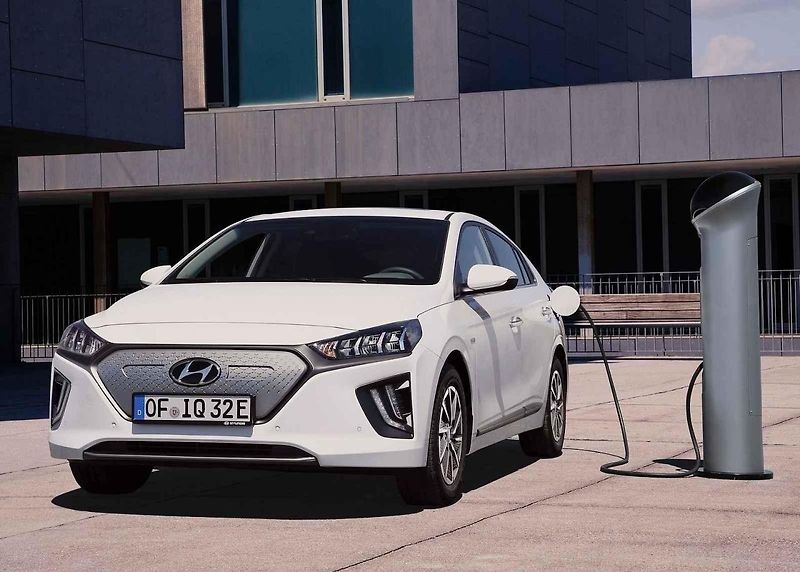 Teprve zlevnění elektromobilů by mohlo o tento typ vozidel zvýšit zájem
