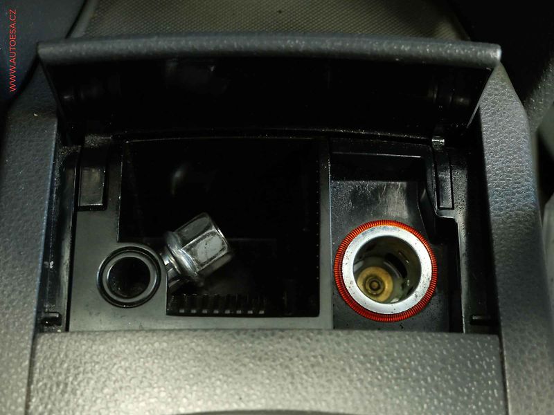 Volkswagen Polo (2008) 1.4MPI, AC - fotka 17 z 17