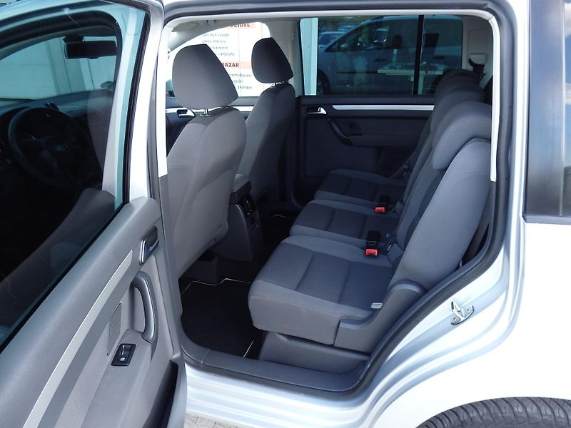 Volkswagen Touran 1,4TSi DIGI KLIMA, SERVIS KN - fotka 7 z 18