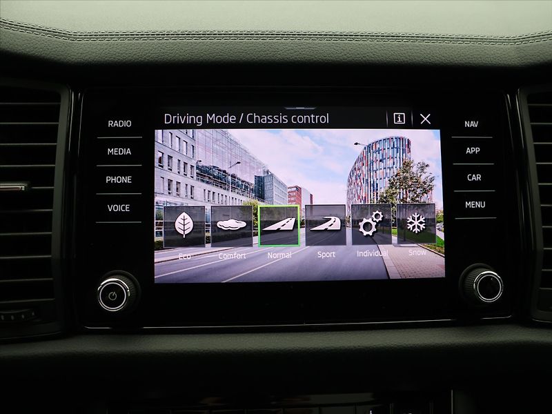 Škoda Kodiaq 2,0 TDI 4x4 DSG Sportline DPH - fotka 21 z 29