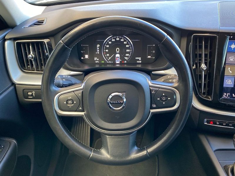 Volvo XC60 D4 AWD MOMENTUM - fotka 12 z 26