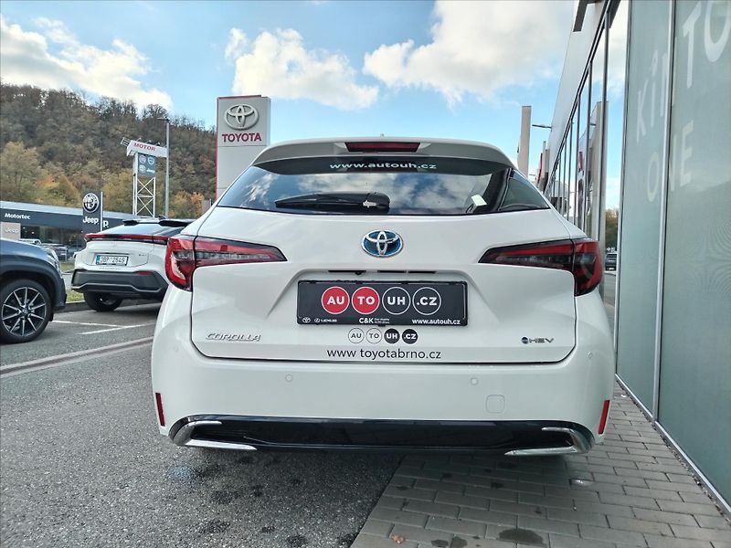 Toyota Corolla 1.8 HYBRID e-CVT  TS COMFORT T - fotka 12 z 16