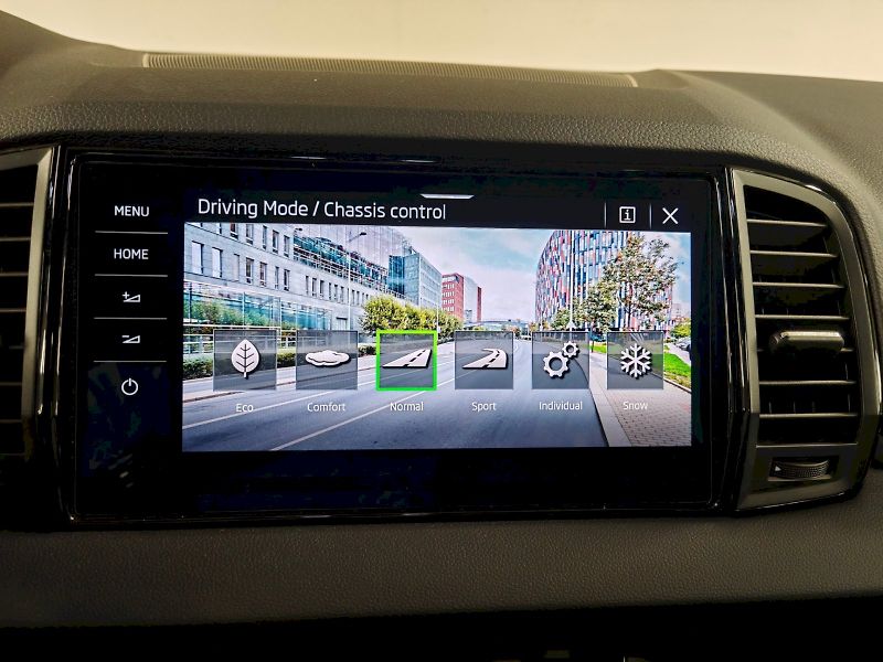 Škoda Karoq (2025) 2.0 TSI 140 kW DSG 4x4 Sportli - fotka 12 z 32