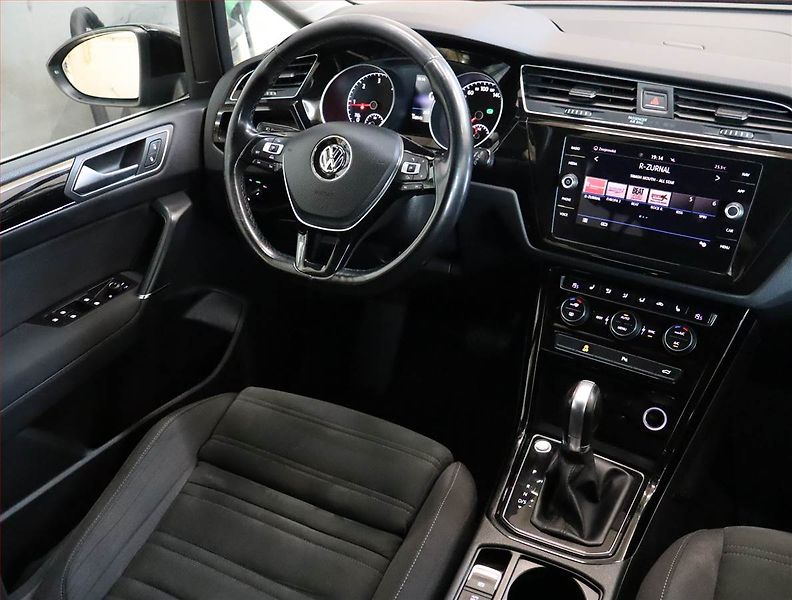 Volkswagen Touran (2017) 2.0 TDI, Automat, Navi - fotka 7 z 29