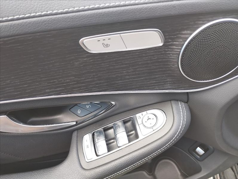 Mercedes-Benz Třídy C CDi 143KW AMG PAKET   2,0 - fotka 20 z 22