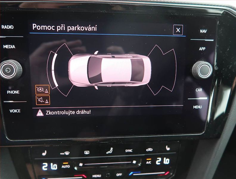 Volkswagen Passat (2022) R-Line 2.0 TSI - fotka 15 z 23