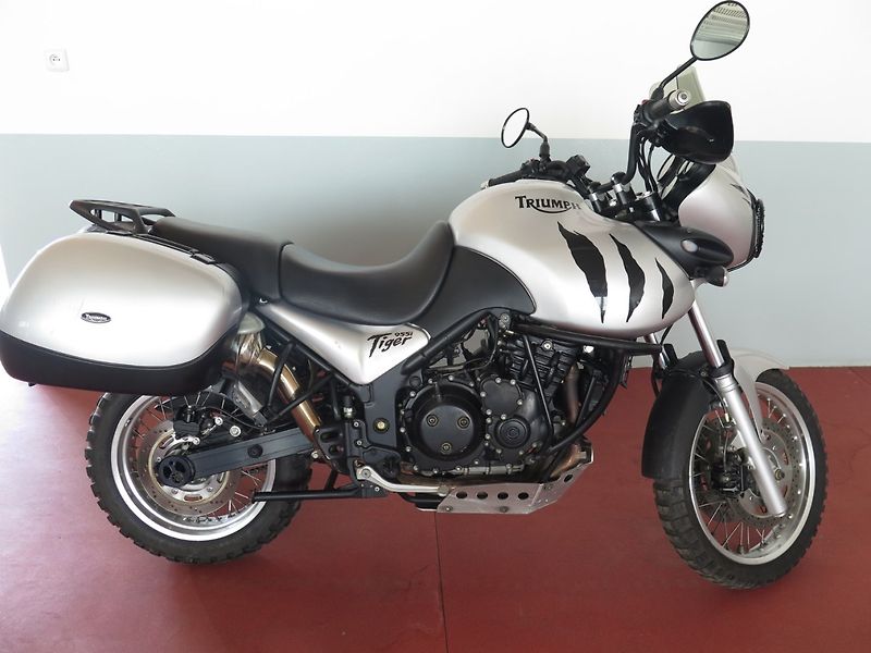 Triumph Tiger 955i (2002) - fotka 2 z 18