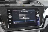 Volkswagen Touran (2023) 1.5TSI 110kW 7 míst, LED - náhled 24