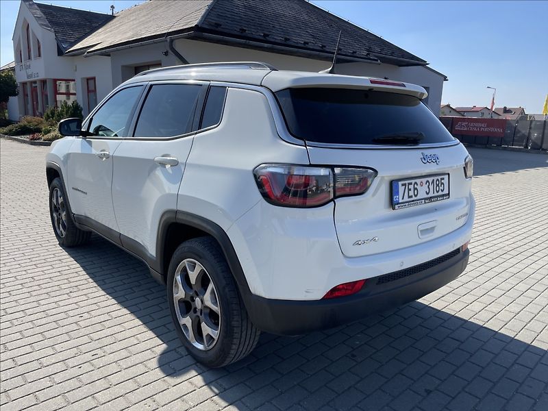 Jeep Compass 1,4 T 125kw AT9 4x4 Limited - fotka 29 z 32