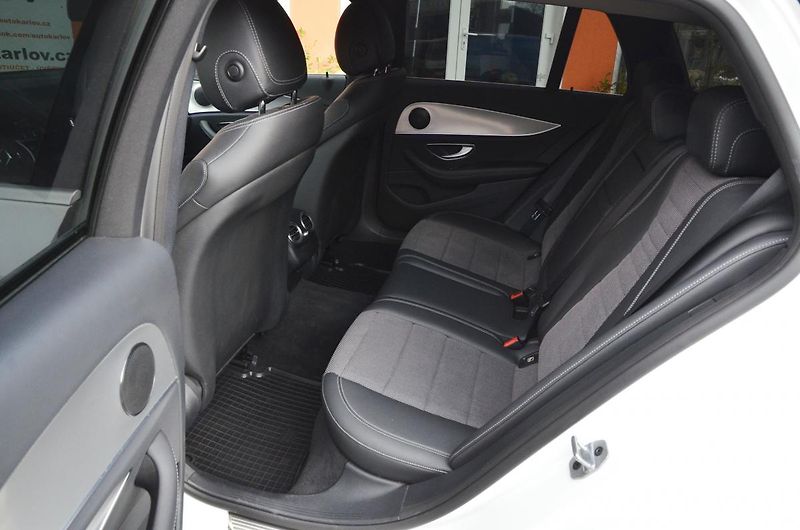 Mercedes-Benz Třídy E (2019) E 220d // REZERVOVÁNO // - fotka 19 z 46