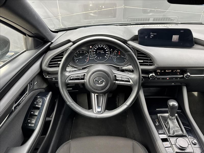 Mazda 3 2,0 Skyactiv-G Selection AT - fotka 16 z 28