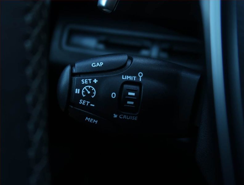 Peugeot 3008 (2017) Allure 1.6 BlueHDi, Automat - fotka 17 z 24