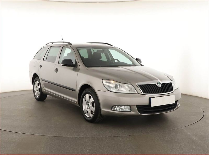 Škoda Octavia (2012) 2.0 TDI, Tempomat - fotografie inzerátu