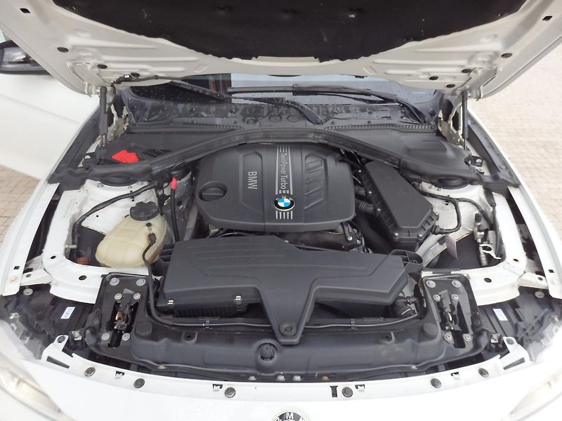 BMW Řada 3 320D 135 kW XENONY, NAVI, DVD - fotka 17 z 19