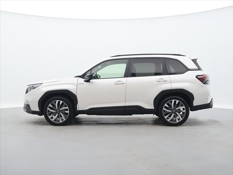 Subaru Forester 2,0 e-EyeSight 100kW CZ CVT - fotka 4 z 35