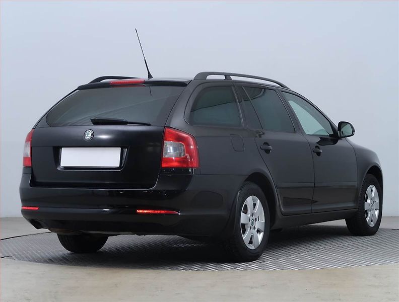 Škoda Octavia (2010) 1.2 TSI, Xenony, Tempomat - fotka 5 z 15