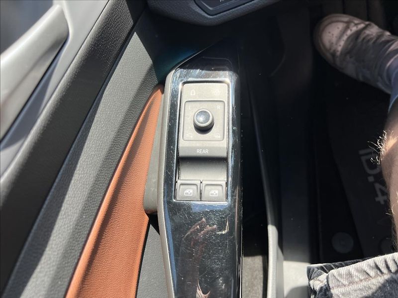Volkswagen ID.4 Pro Performance 77kwh 92% - fotka 29 z 38