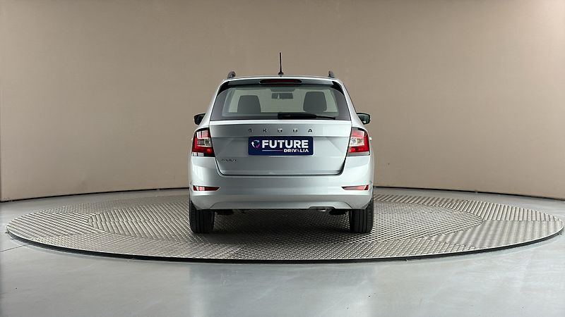 Škoda Fabia 1.0 TSI Ambition Combi - fotka 5 z 24