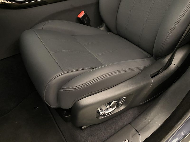 Land Rover Range Rover Velar P400e DYNAMIC HSE REZERVACE - fotka 23 z 47