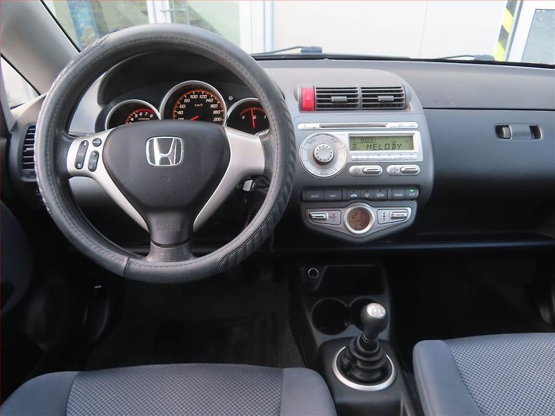 Honda Jazz (2008) 1.4 i-DSI, levný provoz - fotka 16 z 18