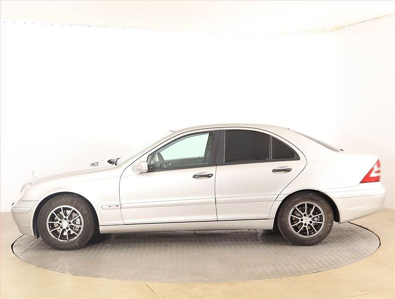 Mercedes-Benz Třídy C (2003) C 200 CDI , po STK, udržované - fotka 3 z 15