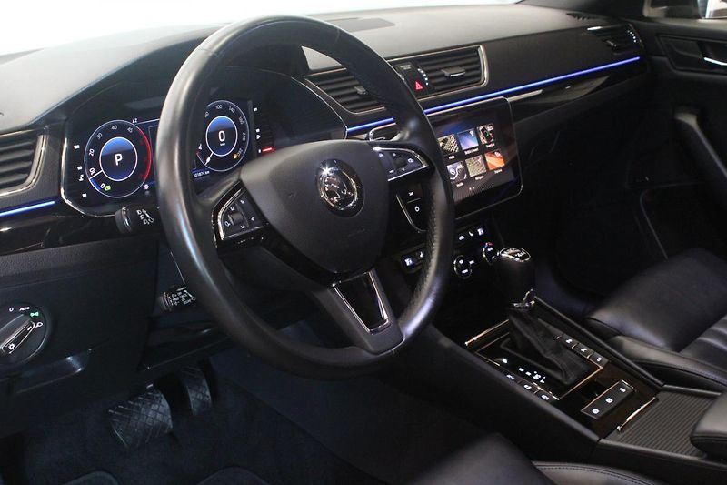Škoda Superb (2019) 2.0TDI DSG L&K 4x4 Display - fotka 18 z 45