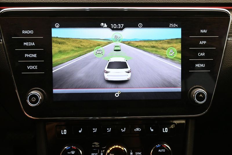 Škoda Superb 2,0 TDI 110kW Style DSG Záruka - fotka 19 z 30