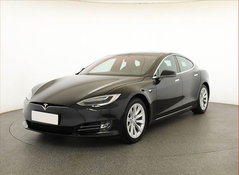 Tesla Model S (2018) 75D - fotka 2 z 27