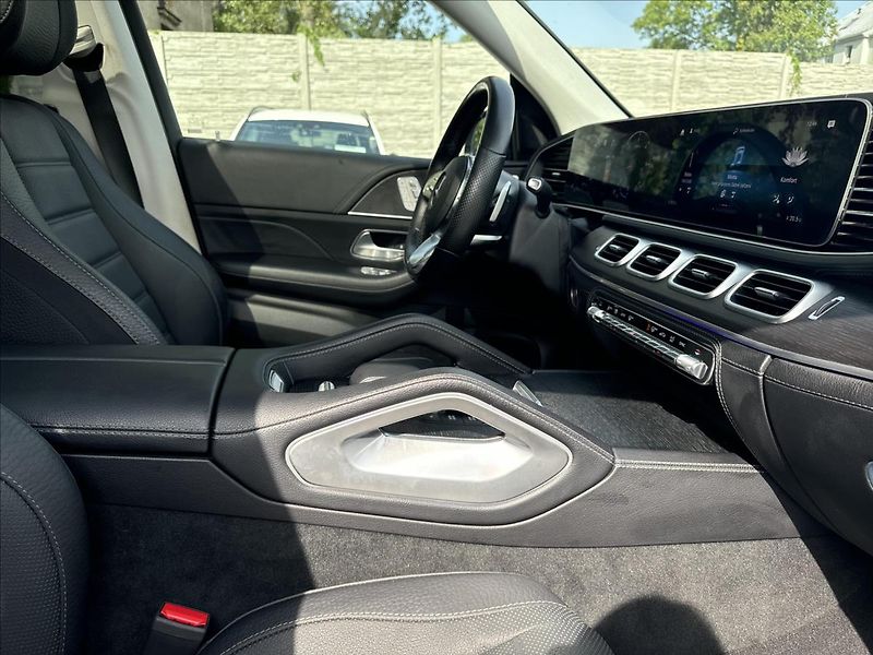Mercedes-Benz GLS 400d 4MATIC - fotka 13 z 15