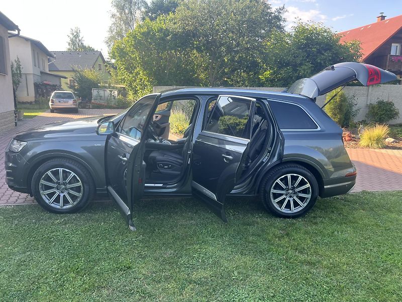 Audi Q7 3.0TDI 200KW,S-LINE,VZDUCH,TZ - fotka 28 z 52