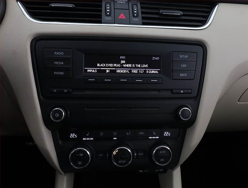 Škoda Octavia (2013) Elegance 1.6 TDI, Serv.kniha - fotka 10 z 14
