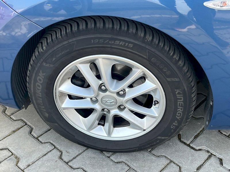 Hyundai i30 (2016) Trikolor 1.6 CRDi 81kW 6° manu - fotka 27 z 27
