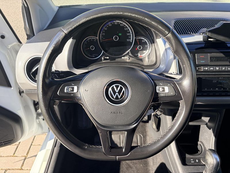 Volkswagen e-up! 64kW KAMERA SOH 84% - fotka 15 z 36