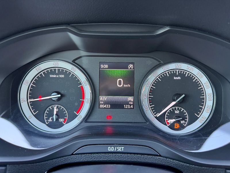 Škoda Karoq (2020) 1.5 TSI 110kW Drive 125 Let - fotka 15 z 35