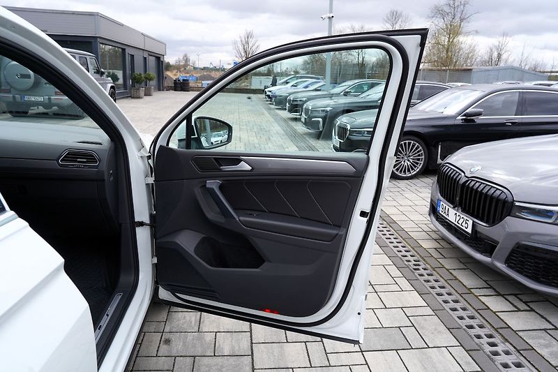 Volkswagen Tiguan 2.0 TSI 4Motion/DSG/R-line/ČR - fotka 23 z 54