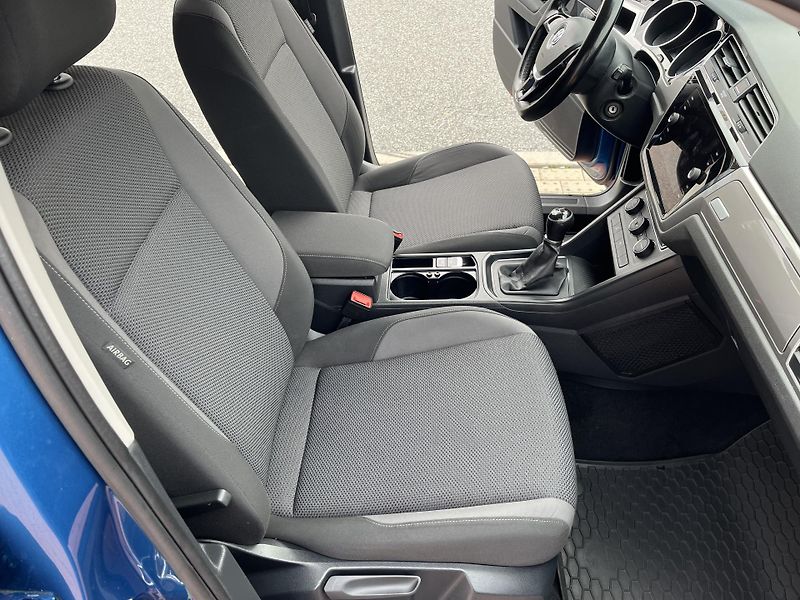 Volkswagen Touran 1.6 TDi 85 kW Full Led 7 Míst - fotka 13 z 36