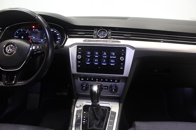 Volkswagen Passat (2019) 2.0TDI DSG Display LED Navi - fotka 29 z 35
