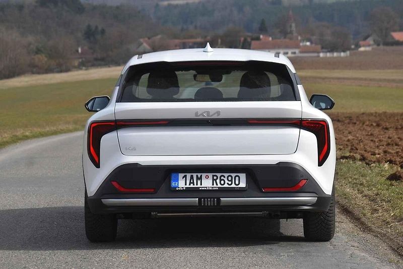 Kia K4 je nepochybně přitažlivý vůz.
