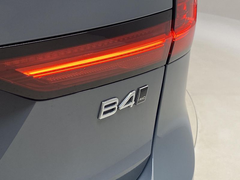 Volvo V90 CC B4 AWD MOMENTUM AUT - fotka 39 z 52
