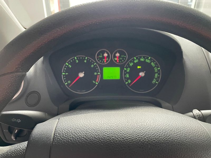 Ford Fiesta (2006) Trend 1.3 Duratec 44kW - fotka 13 z 22