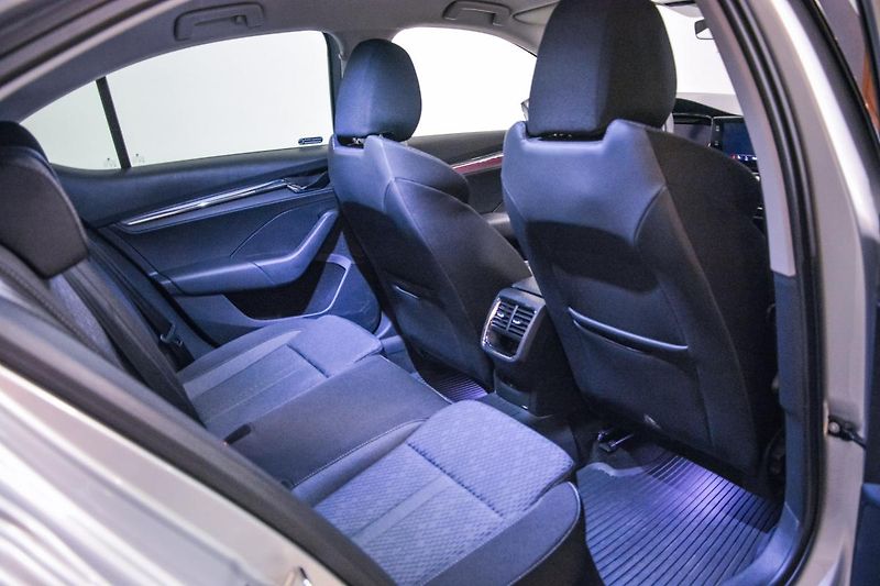 Škoda Octavia Style Plus Navigace 18 kola ČR - fotka 18 z 76