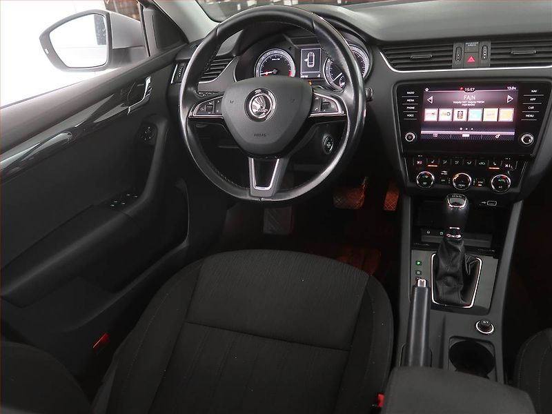 Škoda Octavia (2018) 1.6 TDI, Automat, Navi - fotka 7 z 20