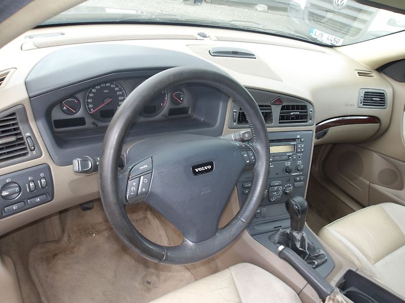 Volvo S60 2,4D JEZDÍ DOBŘE ! PĚKNÝ ! - fotka 15 z 31