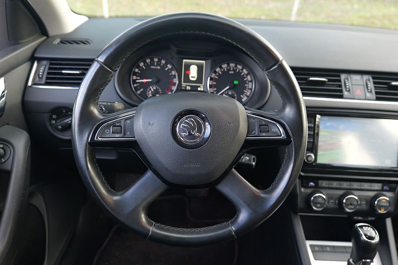 Škoda Octavia 2.0 TDI 110 kW DSG Tažné Navig - fotka 16 z 31